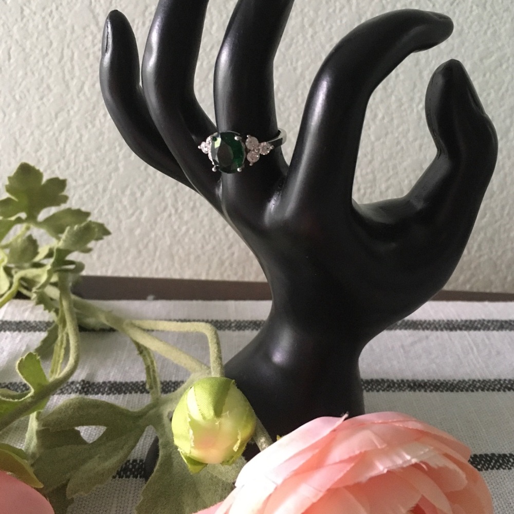 Emerald green ring